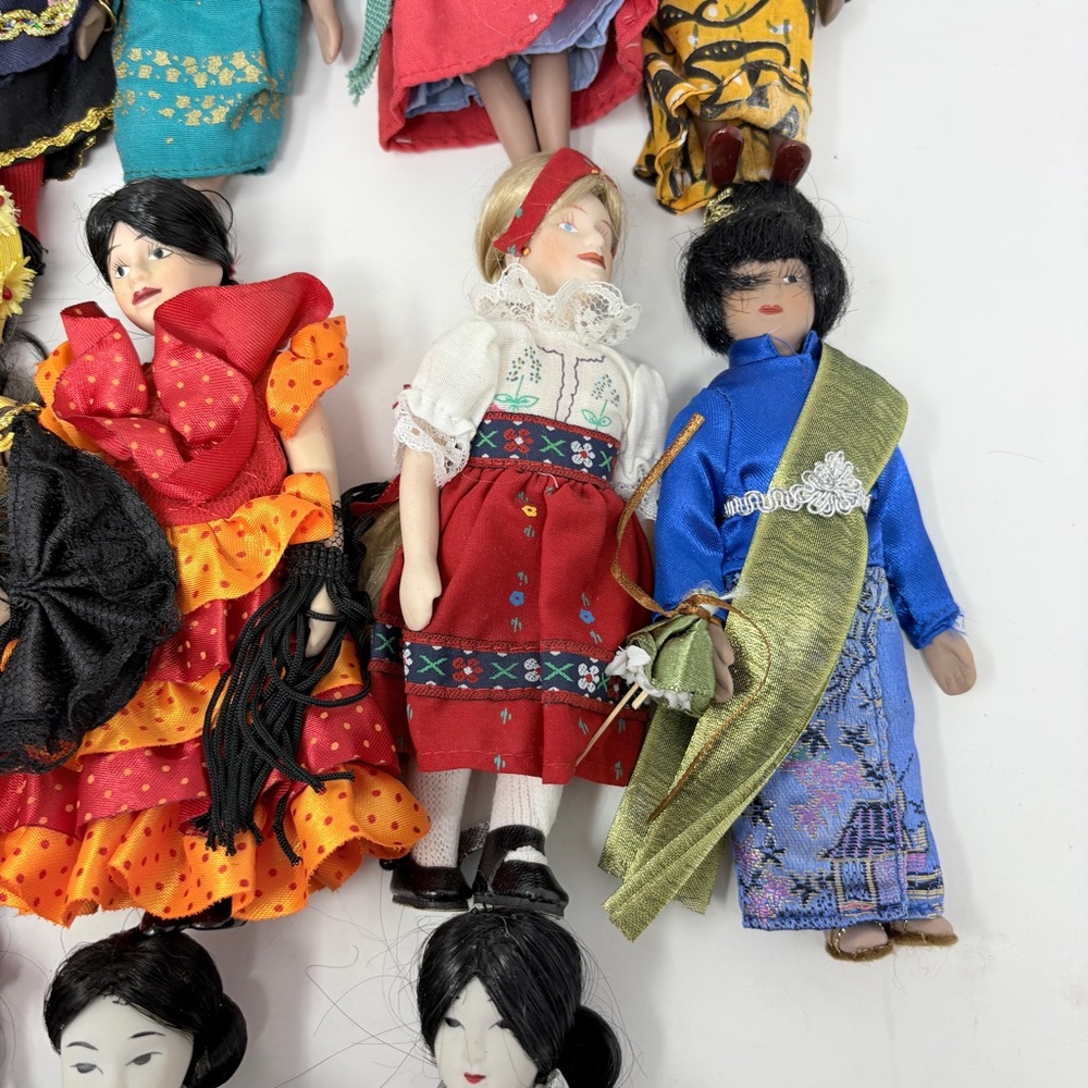 Vintage Expo 67 Ceramic Dolls Lot, 17 Dolls About 7" Girls From Around The World - Picture 6 of 9